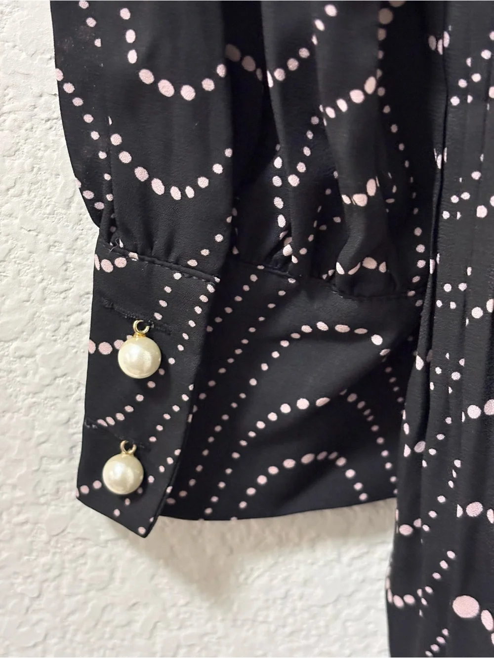 Kate Spade New York Wavy dot tie neck dress faux pearl button cuffs. Size 4 NWOT